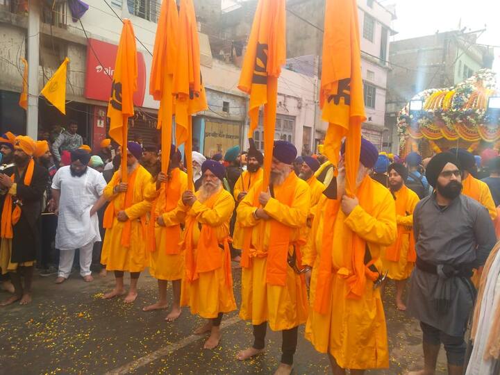 ਜਿਸ 'ਚ ਵੱਡੀ ਗਿਣਤੀ ਸਿੱਖ ਸੰਪਰਦਾਵਾਂ ਦੇ ਮੁਖੀ ਸ਼ਾਮਲ ਹੋਏ। ਇਸ ਮੌਕੇ ਨਿਹੰਗ ਸਿੰਘਾਂ ਨੇ ਜੰਗਜੂ ਕਰਤੱਵ ਦਿਖਾਏ।