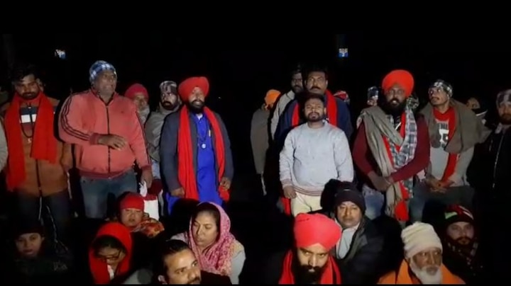 Balmiki community closes Amritsar-Delhi railway track ਬਾਲਮੀਕ ਸਮਾਜ ਵੱਲੋਂ ਅੰਮ੍ਰਿਤਸਰ-ਦਿੱਲੀ ਰੇਲਮਾਰਗ ਬੰਦ, ਮੰਗਾਂ ਲਈ ਬੈਠੇ ਧਰਨੇ 'ਤੇ