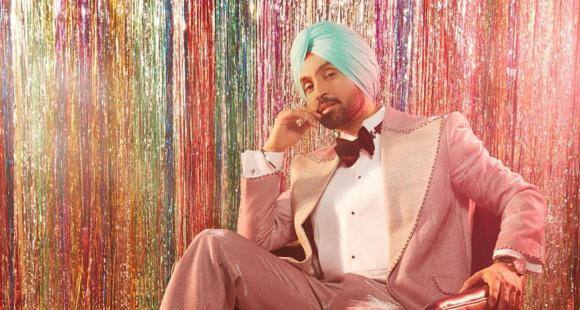 ਸਿੰਗਿੰਗ ਦੇ ਨਾਲ-ਨਾਲ ਅਦਾਕਾਰੀ ਦੇ ਖੇਤਰ 'ਚ ਵੀ ਸਭ ਦਾ ਦਿਲ ਜਿੱਤਣ ਵਾਲੇ ਦਿਲਜੀਤ ਦੋਸਾਂਝ 6 ਜਨਵਰੀ ਨੂੰ ਆਪਣਾ ਜਨਮਦਿਨ ਮਨਾ ਰਹੇ ਹਨ। ਬਾਲੀਵੁੱਡ ਦੇ ਪਹਿਲੇ ਪੰਜਾਬੀ ਸਿਨੇਮਾ 'ਚ ਵੀ ਦਿਲਜੀਤ ਨੇ ਆਪਣਾ ਜੋਹਰ ਦਿਖਾਈ ਹੈ। ਹਾਲ ਹੀ 'ਚ ਦਿਲਜੀਤ ਅਕਸ਼ੈ ਕੁਮਾਰ, ਕਰੀਨਾ ਕਪੂਰ ਖ਼ਾਨ ਅਤੇ ਕਿਆਰਾ ਅਡਵਾਨੀ ਨਾਲ ਫ਼ਿਲਮ ਗੁੱਡ ਨਿਊਜ਼ 'ਚ ਦਿਖਾਈ ਦਿੱਤੇ ਸੀ।