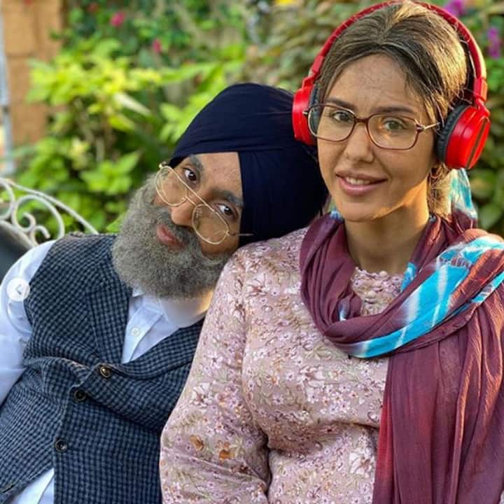 ਸਾਲ 2017 'ਚ ਦਿਲਜੀਤ ਦੁਸਾਂਝ ਵੱਲੋਂ ਸ਼ੇਅਰ ਕੀਤੀ ਇੱਕ ਤਸਵੀਰ ਤੋਂ ਬਾਅਦ ਸੋਸ਼ਲ ਮੀਡੀਆ 'ਤੇ ਅਫਵਾਹ ਫੈਲੀ ਸੀ ਕਿ ਉਨ੍ਹਾਂ ਨੇ ਆਪਣੇ ਆਪ ਨੂੰ ਇੱਕ ਨਿੱਜੀ ਜੈੱਟ ਗਿਫਟ ਕੀਤਾ ਹੈ। ਦਿਲਜੀਤ ਨੇ ਬਾਅਦ 'ਚ ਖੁਦ ਸੋਸ਼ਲ ਮੀਡੀਆ 'ਤੇ ਸਾਫ਼ ਕੀਤਾ ਕਿ ਉਸਨੇ ਪ੍ਰਾਈਵੇਟ ਜੈੱਟ ਨਹੀਂ ਖਰੀਦਿਆ, ਪਰ ਇੱਕ ਪੰਜਾਬੀ ਫ਼ਿਲਮ ਲਈ ਉਸਦੀ ਸ਼ੂਟਿੰਗ ਤੋਂ ਪਹਿਲਾਂ ਦਾ ਇਹ ਸੀਨ ਸੀ।