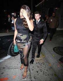 ਪਤੀ ਨਿਕ ਜੋਨਸ ਨਾਲ ਹੌਟ ਅੰਦਾਜ਼ 'ਚ ਪ੍ਰਿਯੰਕਾ, ਡ੍ਰੈਸ ਕਰਕੇ ਹੋਈ ਟ੍ਰੋਲ