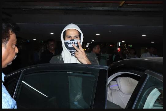 ਸ਼ਾਹਿਦ ਦੇ ਜ਼ਖਮੀ ਹੋਣ ਦੀ ਖਬਰ ਸੁਣ ਕੇ ਮੀਰਾ ਤੁਰੰਤ ਚੰਡੀਗੜ੍ਹ ਪਹੁੰਚੀ। ਫਿਲਹਾਲ ਸੇਟ ਤੋਂ ਇਸ ਵੇਲੇ ਦੀ ਕੋਈ ਤਸਵੀਰ ਸਾਹਮਣੇ ਨਹੀਂ ਆਈ।