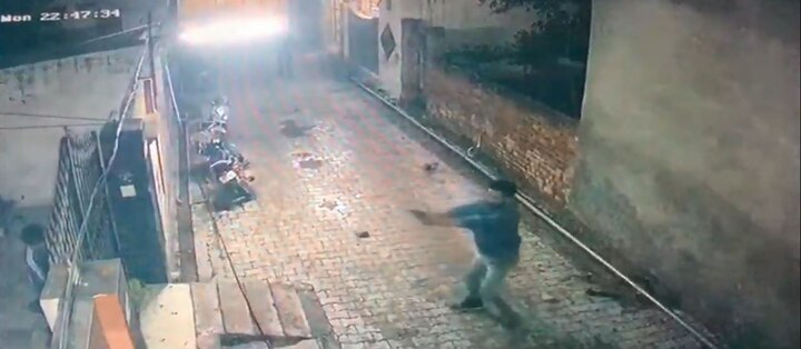 Sangrur goons act captured in CCTV, opened fire and pelted stones ਸੰਗਰੂਰ ਵਾਲਿਆਂ ਦੀ ਗੁੰਡਾਗਰਦੀ ਸੀਸੀਟੀਵੀ 'ਚ ਕੈਦ, ਸ਼ਰੇਆਮ ਚਲਾ ਰਹੇ ਗੋਲੀਆਂ