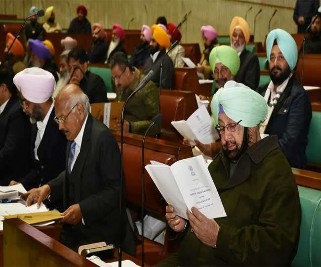 After first day of Punjab Assembly CM Captain announces to bring white paper ਸੁਖਬੀਰ ਦੇ ਨਹਿਲੇ 'ਤੇ ਕੈਪਟਨ ਦਾ ਦਹਿਲਾ, ਵ੍ਹਾਈਟ ਪੇਪਰ ਲਿਆਉਣ ਦਾ ਐਲਾਨ