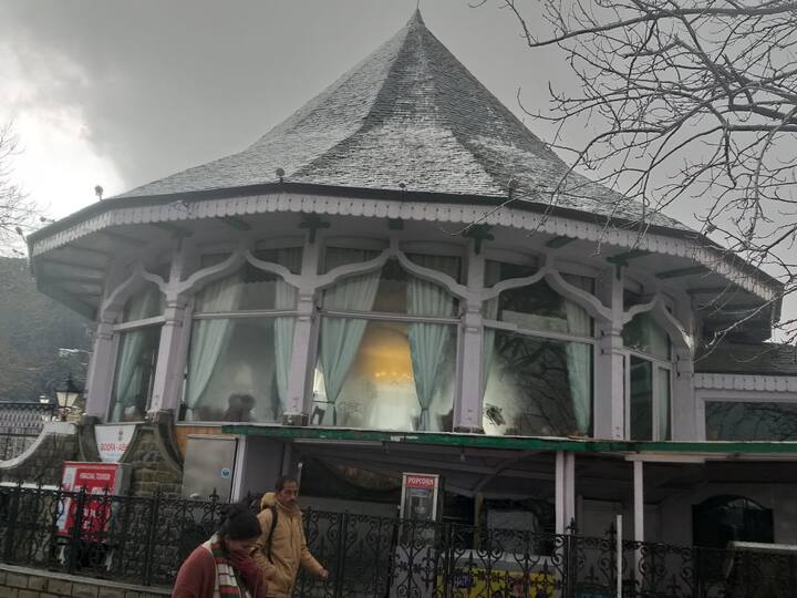 ਬੀਤੇ ਕੁਝ ਦਿਨ ਪਹਿਲਾ ਹੋਈ ਲਗਾਤਾਰ ਬਾਰਸ਼ ਅਤੇ ਬਰਫਬਾਰੀ ਨੇ ਪਹਾੜੀ ਖੇਤਰਾਂ ਦੇ ਨਾਲ-ਨਾਲ ਮੈਦਾਨੀ ਖੇਤਰਾਂ 'ਚ ਵੀ ਠੰਢ ਵਧਾ ਦਿੱਤੀ ਸੀ।
