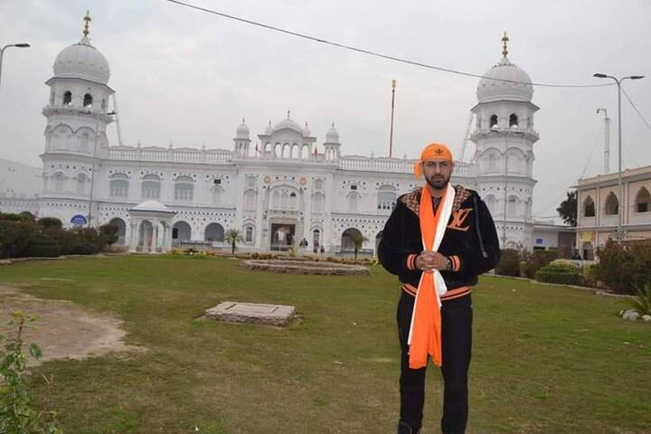 ਗਿੱਪੀ ਗਰੇਵਾਲ ਨੇ ਪਾਕਿਸਤਾਨ ਸਥਿਤ ਗੁਰਦੁਆਰਾ ਨਨਕਾਣਾ ਸਾਹਿਬ ਵਿਖੇ ਮੱਥਾ ਟੇਕਿਆ। ਇਸ ਦੌਰਾਨ ਦੀਆਂ ਤਸਵੀਰਾਂ ਉਨ੍ਹਾਂ ਨੇ ਆਪਣੇ ਇੰਸਟਾਗ੍ਰਾਮ 'ਤੇ ਸੇਅਰ ਕੀਤੀਆਂ ਹਨ।