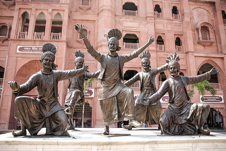 Akal Takht sets up 3-member panel to resolve statue row ਸ਼੍ਰੋਮਣੀ ਕਮੇਟੀ ਦਾ ਵਫ਼ਦ ਅੰਮ੍ਰਿਤਸਰ ਦੇ ਡਿਪਟੀ ਕਮਿਸ਼ਨਰ ਨਾਲ ਬੁੱਤਾਂ ਸਬੰਧੀ ਕਰੇਗਾ ਮੁਲਾਕਾਤ