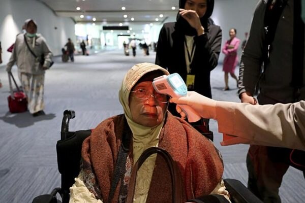 Coronavirus in Mumbai, two people found infected at Airport ਕੋਰੋਨਾ ਵਾਇਰਸ ਪੁਹੰਚਿਆ ਭਾਰਤ, ਮੁੰਬਈ ਤੋਂ ਮਿਲੇ ਦੋ ਸ਼ੱਕੀ ਵਿਅਕਤੀ, ਹਵਾਈ ਅੱਡਿਆਂ 'ਤੇ ਵਧਾਈ ਨਿਗਰਾਨੀ