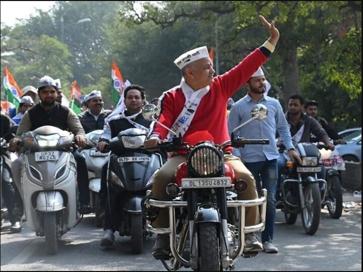 delhi deputy cm manish sisodia riding a bike without helmet ਬਗੈਰ ਹੈਲਮੈਟ ਮੋਟਰਸਾਈਕਲ ਚਲਾ ਕਸੂਤੇ ਘਿਰੇ ਸਿਸੋਦੀਆ