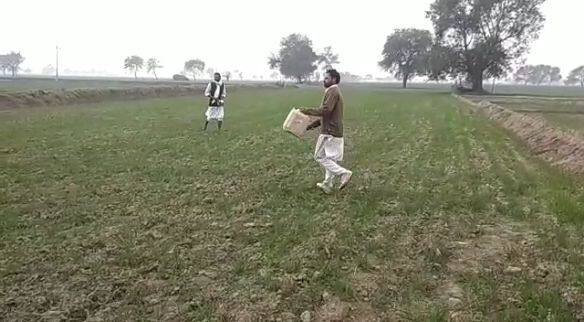 ਰਾਜਸਥਾਨ 'ਚ ਟਿੱਡੀ ਦਲ ਦੇ ਹਮਲੇ ਨੇ ਕਿਸਾਨਾਂ ਦੀਆਂ ਫਸਲਾਂ ਖ਼ਰਾਬ ਕਰ ਦਿੱਤੀਆਂ ਹਨ ਤਾਂ ਹੁਣ ਪੰਜਾਬ 'ਚ ਵੀ ਟਿੱਡੀ ਦਲ ਨੇ ਕਿਸਾਨਾਂ ਦੀਆਂ ਫਸਲਾਂ 'ਤੇ ਹਮਲਾ ਕੀਤਾ ਹੈ।