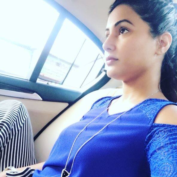 ਹਿਨਾ ਨੇ ਕਿਹਾ ਕਿ ਅੱਜ ਦੇ ਸਮੇਂ 'ਚ ਟੀਵੀ 'ਚ ਇੰਨਾਂ ਪੈਸਾ ਮਿਲਦਾ ਹੈ ਕਿ ਜ਼ਿੰਦਗੀ ਬੜੇ ਆਰਾਮ ਨਾਲ ਕੱਟ ਸਕਦੀ ਹੈ।