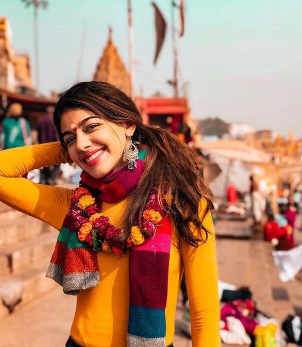 ਇੰਸਟਾਗ੍ਰਾਮ 'ਤੇ ਉਨ੍ਹਾਂ ਦੇ ਚਾਰ ਲੱਖ ਤੋਂ ਵੀ ਜ਼ਿਆਦਾ ਫੌਲੋਅਰਸ ਹਨ। ਉੱਥੇ ਹੀ ਅਲਾਇਆ ਵੀ ਅਕਸਰ ਫੈਂਸ ਦੇ ਨਾਲ ਆਪਣੀਆਂ ਤਸਵੀਰਾਂ ਸ਼ੇਅਰ ਕਰਦੀਆਂ ਨਜ਼ਰ ਆਉਂਦੀ ਹੈ।
