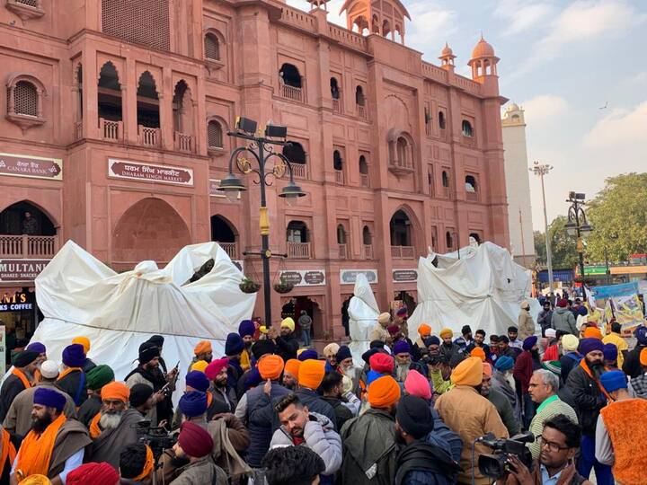 ਨਾ ਹੀ ਇਹ ਤੈਅ ਕੀਤਾ ਹੈ ਕਿ ਇਨ੍ਹਾਂ ਬੁੱਤਾਂ ਦੀ ਜਗ੍ਹਾ ਕਿਹੜੇ ਬੁੱਤ ਲਗਾਏ ਜਾਣਗੇ।