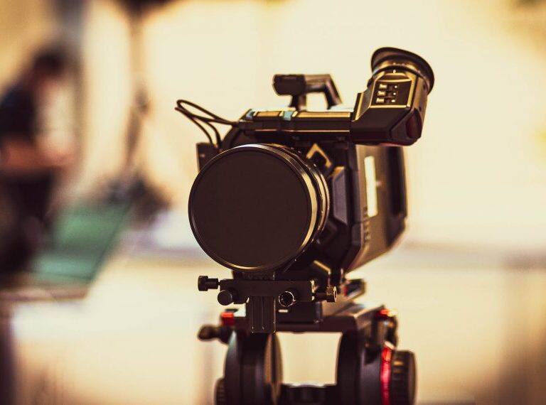 sex racket busted in kolkata ਦੋ ਵੱਡੇ ਕਾਰੋਬਾਰੀਆਂ ਦੇ ਮੁੰਡਿਆਂ ਦਾ ਕਾਰਾ, ਔਰਤਾਂ ਦੀਆਂ ਅਸ਼ਲੀਲ ਵੀਡੀਓ ਬਣਾ ਕਰਦੇ ਸੀ ਬਲੈਕਮੇਲ, 182 ਔਰਤਾਂ ਦੇ ਕਲਿਪ ਮਿਲੇ