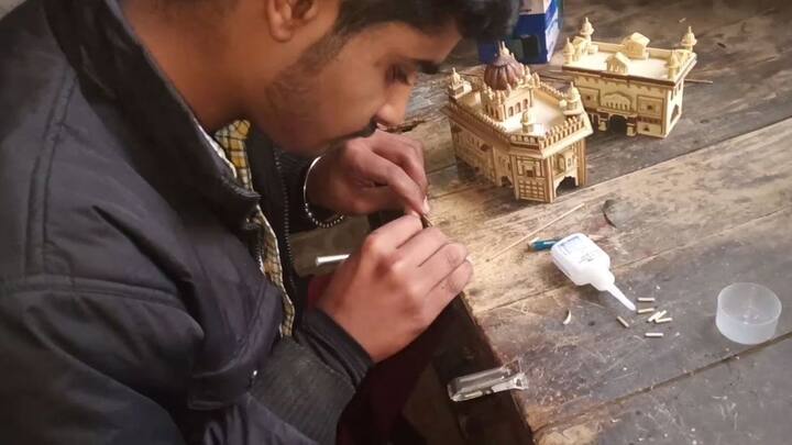 ਆਕਾਸ਼ ਨੇ ਬਹੁਤ ਸਾਰੇ ਲੇਖਕਾਂ ਨੂੰ ਕਿਤਾਬਾਂ ਦੇ ਮਾਡਲ ਵੀ ਤਿਆਰ ਕਰਕੇ ਦਿੱਤੇ ਹਨ। ਆਕਾਸ਼ ਖੇਡਾਂ ਵਿੱਚ ਵੀ ਰੁੱਚੀ ਰੱਖਦਾ ਹੈ ਅਤੇ ਮੋਬਾਇਲ ਫੌਨ ਦੀ ਵਰਤੋਂ ਵੀ ਨਹੀਂ ਕਰਦਾ।