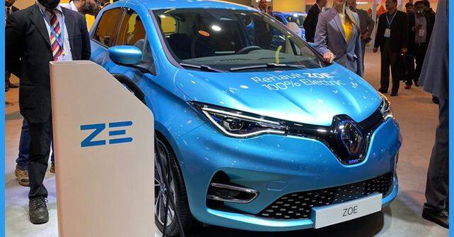 Auto Expo 2020 'ਚ Renault ਨੇ ਨਵੀਂ ਇਲੈਕਟ੍ਰਿਕ ਕਾਰ Renault Zoe ਪੇਸ਼ ਕੀਤੀ ਹੈ। ਇਲੈਕਟ੍ਰਿਕ ਵਾਹਨਾਂ ਦੇ ਇਸ ਯੁੱਗ 'ਚ ਸਾਰੀਆਂ ਕੰਪਨੀਆਂ ਆਪਣੇ ਬਿਜਲੀ ਵਾਹਨ ਲੈ ਕੇ ਆ ਰਹੀਆਂ ਹਨ। ਇੱਥੇ ਅਸੀਂ ਤੁਹਾਨੂੰ ਦੱਸ ਰਹੇ ਹਾਂ ਕਿ ਰੈਨੋ ਜ਼ੋਈ ਕਿਵੇਂ ਦੀ ਹੈ ਤੇ ਇਸ ਦੇ ਫੀਚਰਸ, ਡਾਈਮੈਂਸ਼ਨਸ ਤੇ ਸਪੈਸੀਫਿਕੇਸ਼ਨ ਕਿਵੇਂ ਦੇ ਹਨ।