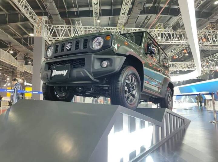 Jimny ਆਫ-ਰੋਡ ਲਈ ਬੇਹਦ ਵਧੀਆ ਹੈ। ਕੱਚੀਆਂ ਸੜਕਾਂ ਤੇ ਤੁਸੀਂ ਇਸਨੂੰ ਖੂਬ ਭੱਜਾ ਸਕਦੇ ਹੋ।