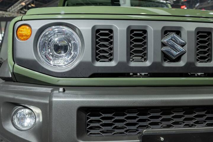 Jimny ਦਾ 1.5 ਲੀਟਰ ਪੈਟਰੋਲ ਇੰਜਨ 100 Bhp ਵਾਲਾ ਹੈ।ਜਦੋਂ ਕਿ ਇਸ ਵਿੱਚ ਦੋਵੇਂ ਆਟੋਮੈਟਿਕ ਪਲੱਸ ਮੈਨੁਅਲ ਗਿਅਰਬਾਕਸ ਹਨ। ਡੀਜ਼ਲ ਦਾ ਕੋਈ ਵਿਕਲਪ ਨਹੀਂ ਹੈ ਅਤੇ ਭਾਰਤ ਵਿੱਚ ਇਹ ਸਿਰਫ ਪੈਟਰੋਲ ਹੋਵੇਗਾ।ਇਸ ਦਾ ਇੰਜਣ ਨਵੀਂ ਸੀਆਜ਼ ਅਤੇ ਬ੍ਰੇਜ਼ਾ ਵਾਲਾ ਹੀ ਹੈ।