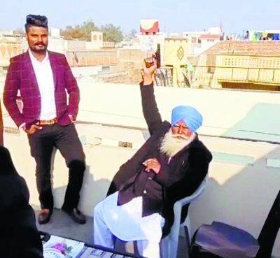 congress leader firing, video viral ਕਾਂਗਰਸੀ ਲੀਡਰ ਨੂੰ ਸੱਤਾ ਦਾ ਨਸ਼ਾ, ਸ਼ਰੇਆਮ ਕਰ ਦਿੱਤਾ ਕਾਰਾ, ਹੁਣ ਵੀਡੀਓ ਵਾਇਰਲ