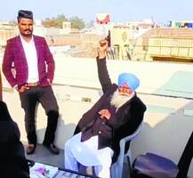 ਕਾਂਗਰਸੀ ਲੀਡਰ ਨੂੰ ਸੱਤਾ ਦਾ ਨਸ਼ਾ, ਸ਼ਰੇਆਮ ਕਰ ਦਿੱਤਾ ਕਾਰਾ, ਹੁਣ ਵੀਡੀਓ ਵਾਇਰਲ