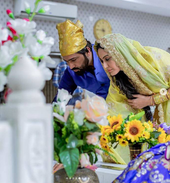 ਕਾਮਿਆ ਦੀ ਅੰਗੇਜ਼ਮੈਂਟ ਸੇਰੇਮਨੀ ਗੁਰਦੁਆਰਾ ਸਾਹਿਬ 'ਚ ਹੋਈ, ਜਿੱਥੇ ਉਨ੍ਹਾਂ ਪਰਮਾਤਮਾ ਦਾ ਅਸ਼ੀਰਵਾਦ ਲਿਆ ਤੇ ਮੰਗਣੀ ਕੀਤੀ।
