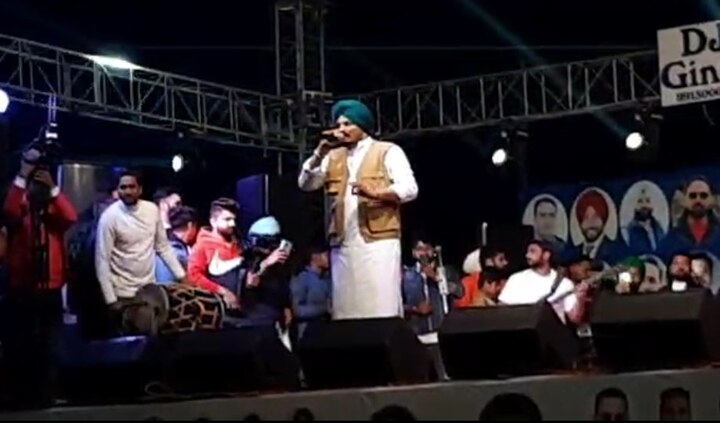 Controversy on Sidhu moosewala live show ਗਾਇਕ ਸਿੱਧੂ ਮੁਸੇਵਾਲਾ ਇੱਕ ਵਾਰ ਫੇਰ ਵਿਵਾਦਾਂ 'ਚ, ਲਾਈਵ ਸ਼ੋਅ ਦੌਰਾਨ 'ਖੜਕਾ-ਦੜਕਾ'