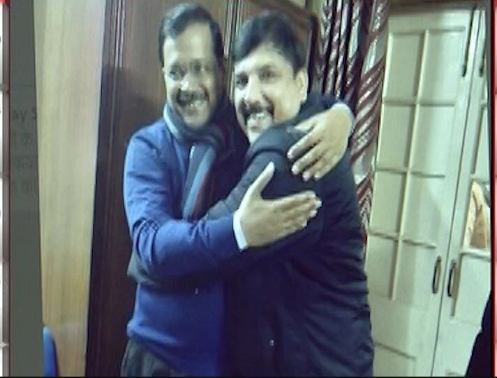 AAP's cheif Kejriwal celebrates his victory on New Delhi seat ਕੇਜਰੀਵਾਲ ਦੀ ਜਿੱਤ ਮਗਰੋਂ ਪਹਿਲੀ ਤਸਵੀਰ ਆਈ ਸਾਹਮਣੇ, ਜਸ਼ਨ ਦਾ ਮਾਹੌਲ
