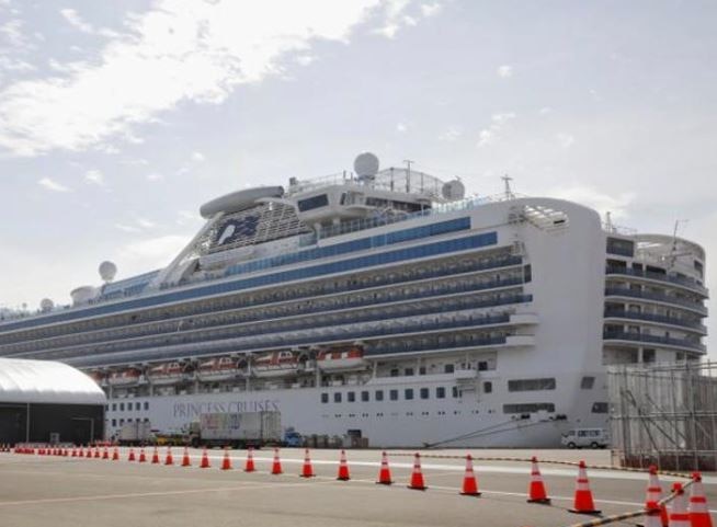 2 Indian crew on cruise ship off Japanese coast test positive for coronavirus ਜਪਾਨੀ ਤੱਟ ਤੇ ਸਮੁੰਦਰੀ ਜਹਾਜ਼ 'ਚ ਸਵਾਰ ਦੋ ਭਾਰਤੀ ਚਾਲਕ ਪਾਏ ਗਏ ਕੋਰੋਨਾਵਾਇਰਸ ਦੇ ਸ਼ਿਕਾਰ