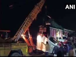 ਆਗਰਾ-ਲਖਨਊ ਐਕਸਪ੍ਰੈਸਵੈਅ 'ਤੇ ਬਸ ਤੇ ਟਰੱਕ ਦੀ ਟੱਕਰ, 14 ਲੋਕਾਂ ਦੀ ਮੌਤ ਆਗਰਾ-ਲਖਨਊ ਐਕਸਪ੍ਰੈਸਵੈਅ 'ਤੇ ਬਸ ਤੇ ਟਰੱਕ ਦੀ ਟੱਕਰ, 14 ਲੋਕਾਂ ਦੀ ਮੌਤ