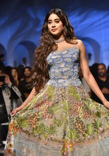 ਵਿੱਕੀ ਕੌਸ਼ਲ ਨਾਲ ਰੈਂਪ 'ਤੇ ਉਤਰੀ ਜਾਨ੍ਹਵੀ ਕਪੂਰ, ਵੇਖੋ ਖੂਬਸੂਰਤ ਤਸਵੀਰਾਂ