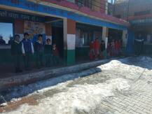 ਪ੍ਰਾਇਮਰੀ ਸਕੂਲਾਂ 'ਚ 1 ਫੁੱਟ ਬਰਫ, 64 ਦੀਨਾਂ ਦੀ ਛੁੱਟੀ ਤੋਂ ਬਾਅਦ ਸ਼ੁਰੂ ਹੋਈ ਪੜਾਈ