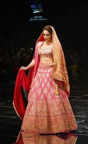 ਇਸ ਦੌਰਾਨ ਸਾਰਾ ਬੇਹਦ ਖੂਬਸੁਰਤ ਅੰਦਾਜ਼ 'ਚ ਨਜ਼ਰ ਆ ਰਹੀ ਸੀ।