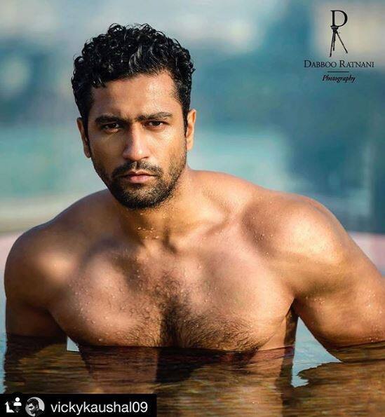ਜੀ ਹਾਂ, ਬਾਲੀਵੁੱਡ ਸਿਤਾਰਿਆਂ ਦੇ ਮਨਪਸੰਦ ਡੱਬੂ ਰਤਨਾਨੀ ਦੇ ਕੈਲੰਡਰ 'ਚ ਸ਼ਾਮਲ ਹੋਣ ਦਾ ਇੰਤਜ਼ਾਰ ਲਗਪਗ ਹਰ ਸਟਾਰ ਨੂੰ ਹੁੰਦਾ ਹੈ। ਆਓ ਦੇਖੀਏ ਕਿ ਇਸ ਸਾਲ ਉਨ੍ਹਾਂ ਦੇ ਕੈਲੰਡਰ 'ਚ ਕਿਹੜੇ ਸਿਤਾਰੇ ਨਜ਼ਰ ਆ ਰਹੇ ਹਨ।