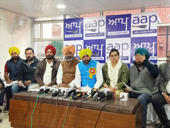 5 Congress and Akali leaders joins AAP ਕਾਂਗਰਸ ਤੇ ਬਾਦਲਾਂ ਨੂੰ ਝਟਕਾ, 5 ਵੱਡੇ ਆਗੂਆਂ ਨੇ ਚੁੱਕਿਆ 'ਆਪ' ਦਾ ਝਾੜੂ