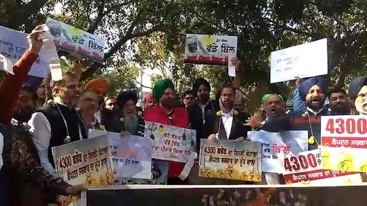 15ਵੀਂ ਪੰਜਾਬ ਵਿਧਾਨ ਸਭਾ ਦੇ ਬਜਟ ਸੈਸ਼ਨ ਦੀ ਸ਼ੁਰੂਆਤ ਵੀਰਵਾਰ ਨੂੰ ਸਦਨ ਨੇ ਉੱਘੀਆਂ ਸ਼ਖਸੀਅਤਾਂ, ਮਸ਼ਹੂਰ ਪੰਜਾਬੀ ਲੇਖਕਾਂ ਦਲੀਪ ਕੌਰ ਟਿਵਾਣਾ ਤੇ ਜਸਵੰਤ ਕੰਵਲ ਤੇ ਗਾਇਕਾ ਲਾਚੀ ਬਾਵਾ ਸਮੇਤ ਮਸ਼ਹੂਰ ਹਸਤੀਆਂ ਨੂੰ ਸ਼ਰਧਾਂਜਲੀ ਦੇਣ ਨਾਲ ਕੀਤੀ।