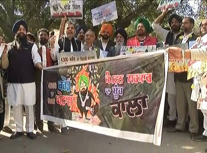 ਅਕਾਲੀਆਂ ਨੇ ਕਾਂਗਰਸ ਉੱਤੇ ਇਹ ਵੀ ਦੋਸ਼ ਲਾਇਆ ਕਿ ਸਰਕਾਰ ਪ੍ਰਾਈਵੇਟ ਥਰਮਲ ਪਲਾਂਟ ਦੇ ਪ੍ਰਬੰਧਨ ਨਾਲ “ਅੰਡਰਹੈਂਡ ਡੀਲ” ਕਰ ਰਹੀ ਹੈ ਜਿਸ ਨਾਲ ਸਰਕਾਰੀ ਖਜ਼ਾਨੇ ਨੂੰ 4,100 ਕਰੋੜ ਰੁਪਏ ਦਾ ਘਾਟਾ ਹੋਇਆ।