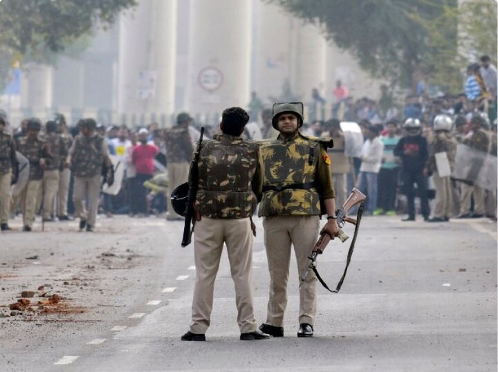 Death toll in Delhi violence reaches 9, 70 wounded, stone pelting continues  ਅੱਗ ਦੇ ਭਾਂਬੜ ਬਣੀ ਦਿੱਲੀ, ਮਰਨ ਵਾਲਿਆਂ ਦਾ ਅੰਕੜਾ ਵਧਿਆ, 9 ਲੋਕਾਂ ਦੀ ਮੌਤ 70 ਦੇ ਕਰੀਬ ਜ਼ਖਮੀ