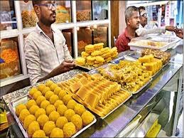 Shopkeepers will no longer be able to sell stale sweets ਖੁੱਲ੍ਹੀਆਂ ਮਿਠਾਈਆਂ ਵੇਚਣ ਵਾਲਿਆਂ 'ਤੇ ਸ਼ਿਕੰਜਾ, ਹੁਣ ਕਰਨਾ ਪਏਗਾ ਇਹ ਕੰਮ
