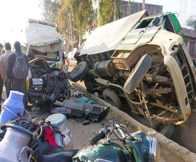 Four People Died In Road Accident At Zirakpur ਜ਼ੀਰਕਪੁਰ: ਹਾਰਟ ਅਟੈਕ ਦੇ ਮਰੀਜ਼ ਨੂੰ ਲਿਜਾ ਰਹੀ ਐਂਬੂਲੈਂਸ ਨਾਲ ਭਿਆਨਕ ਹਾਦਸਾ, 4 ਲੋਕਾਂ ਦੀ ਮੌਤ