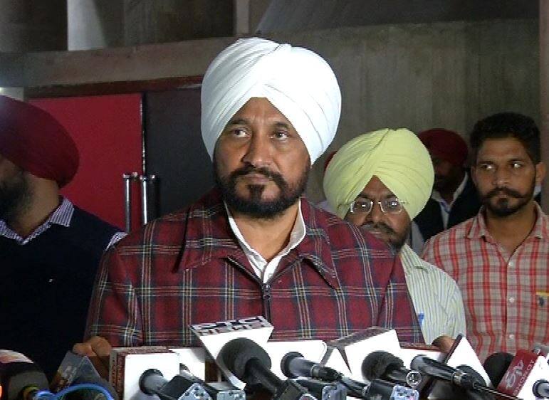 Charanjit channi on punjabi language ਸਰਕਾਰ ਨੂੰ ਪੰਜਾਬੀ ਭਾਸ਼ਾ ਦਾ ਫਿਕਰ, ਅਗਲੇ 50 ਸਾਲਾਂ 'ਚ ਹੋ ਜਾਵੇਗੀ ਖ਼ਤਮ!