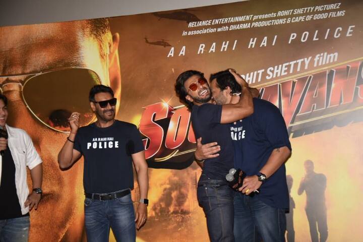 ਇਸ ਦੌਰਾਨ ਫ਼ਿਲਮ ਦੇ ਸਾਰੇ ਸਿਤਾਰਿਆਂ ਦੇ ਨਾਲ ਕਰਨ ਜੌਹਰ ਵੀ ਇੱਥੇ ਮੌਜੂਦ ਰਹੇ।