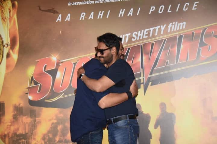 ਅਜੇ ਦੇਵਗਨ, ਰਣਵੀਰ ਸਿੰਘ ਅਤੇ ਫ਼ਿਲਮ ਦੇ ਮੁੱਖ ਐਕਟਰ ਅਕਸ਼ੈ ਕੁਮਾਰ ਨੇ ਵੀ ਸਟੇਜ 'ਤੇ ਖੂਬ ਮਸਤੀ ਕੀਤੀ।