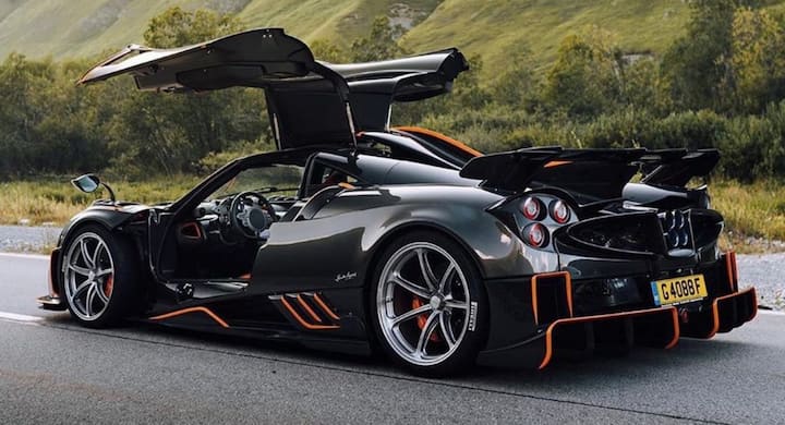 Huayra ਦੀ ਕੀਮਤ 1.4 ਮਿਲੀਅਨ ਡਾਲਰ: ਇਸ ਸੂਚੀ 'ਚ ਸ਼ਾਮਲ Huayra ਦੀ ਕੀਮਤ 1.4 ਮਿਲੀਅਨ ਡਾਲਰ ਹੈ। ਇਸ ਕਾਰ 'ਚ 6 ਲੀਟਰ ਸਮਰੱਥਾ ਵਾਲੇ ਦੋ ਟਰਬੋਚਾਰਜਰ ਇੰਜਨ ਵਿਕਲਪ ਹਨ ਜੋ 620 ਏਪੀ ਦੀ ਪਾਵਰ ਜਨਰੇਟ ਕਰਦਾ ਹੈ। ਕਾਰ ਦੀ ਰਫ਼ਤਾਰ 220 ਕਿਲੋਮੀਟਰ ਪ੍ਰਤੀ ਘੰਟਾ ਹੈ, ਜਦੋਂ 0 ਤੋਂ 60 ਮੀਲ ਦੀ ਦੂਰੀ ਸਿਰਫ 3.5 ਸੈਕਿੰਡ 'ਚ ਹਾਸਲ ਕਰਦੀ ਹੈ।