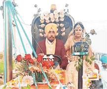 ਇੰਝ ਵੀ ਹੁੰਦੇ ਵਿਆਹ! 5 ਬਰਾਤੀਆਂ ਨਾਲ ਟਰੈਕਟਰ 'ਤੇ ਵਹੁਟੀ ਲਿਆਇਆ ਦੁਬਈ ਵਾਲਾ ਗੋਰਾ