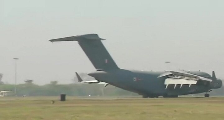 IAF C-17 Globemaster carrying the first batch of 58 Indian pilgrims from iran ਏਅਰਫੋਰਸ ਦਾ ਗਲੋਬਮਾਸਟਰ ਇਰਾਨ ਤੋਂ 58 ਵਿਅਕਤੀਆਂ ਨਾਲ ਭਾਰਤ ਪਹੁੰਚਿਆ