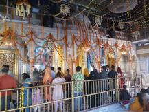 ਦੁਰਗਿਆਣਾ ਮੰਦਿਰ 'ਚ ਖੇਡੀ ਗਈ ਫੁੱਲਾਂ ਦੀ ਹੋਲੀ