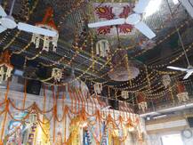 ਦੁਰਗਿਆਣਾ ਮੰਦਿਰ 'ਚ ਖੇਡੀ ਗਈ ਫੁੱਲਾਂ ਦੀ ਹੋਲੀ