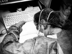 ਕੋਰੋਨਾਵਾਇਰਸ ਦੇ ਕਹਿਰ 'ਚ ਇਸ ਨਰਸ ਦੀ ਚਰਚਾ, ਸੋਸ਼ਲ ਮੀਡੀਆ 'ਤੇ ਫੋਟੋ ਵਾਇਰਲ