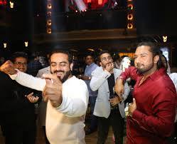 ਇਸ ਦੌਰਾਨ ਮਿਊਜ਼ਿਕ ਇੰਡਸਟਰੀ ਦੇ ਮਸ਼ਹੂਰ ਕਲਾਕਾਰ ਉੱਥੇ ਮੌਜੂਦ ਹੋਏ।