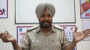 ਥਾਣੇਦਾਰ ਭੁਪਿੰਦਰ ਸਿੰਘ ਤੋਂ ਸਿੱਖੋ ਕੋਰੋਨਾਵਾਇਰਸ ਨਾਲ ਲੜਨਾ Chandigarh cop Bhupinder Singh shares tips on battling coronavirus ਥਾਣੇਦਾਰ ਭੁਪਿੰਦਰ ਸਿੰਘ ਤੋਂ ਸਿੱਖੋ ਕੋਰੋਨਾਵਾਇਰਸ ਨਾਲ ਲੜਨਾ